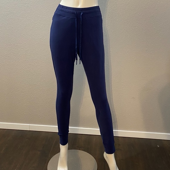 Buffbunny Jewel Jogger - Picture 9 of 11